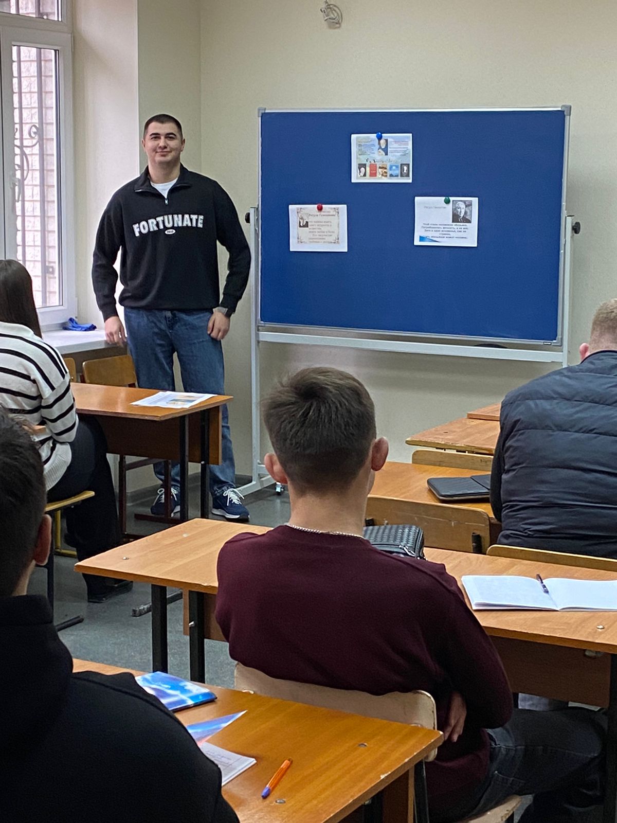 В нашем колледже было проведено мероприятие, приуроченное к столетию народного поэта, великого сына Дагестана Расула Гамзатова.