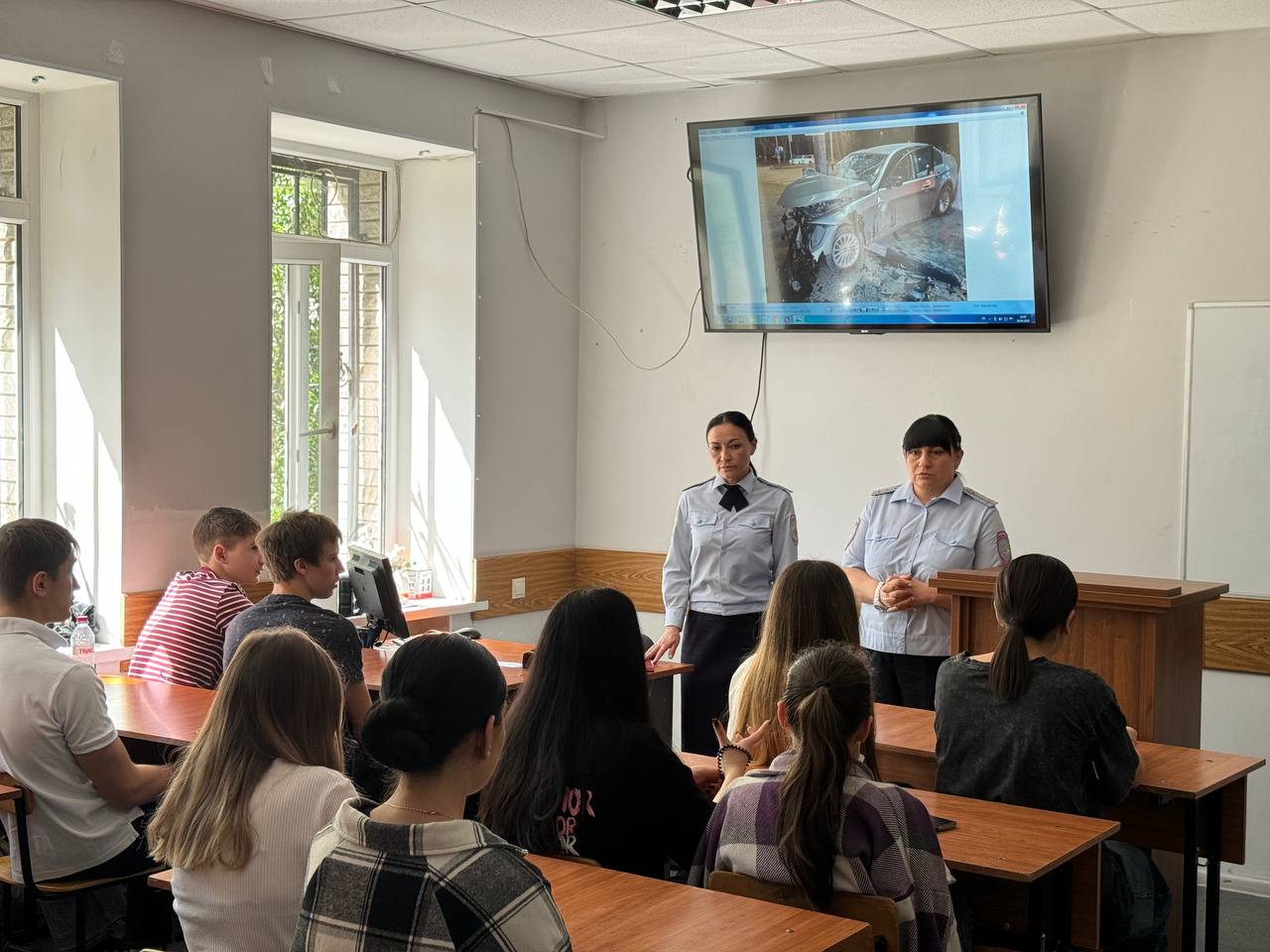 18.04.24г в колледже прошла встреча первокурсников с инспектором по пропаганде БДД