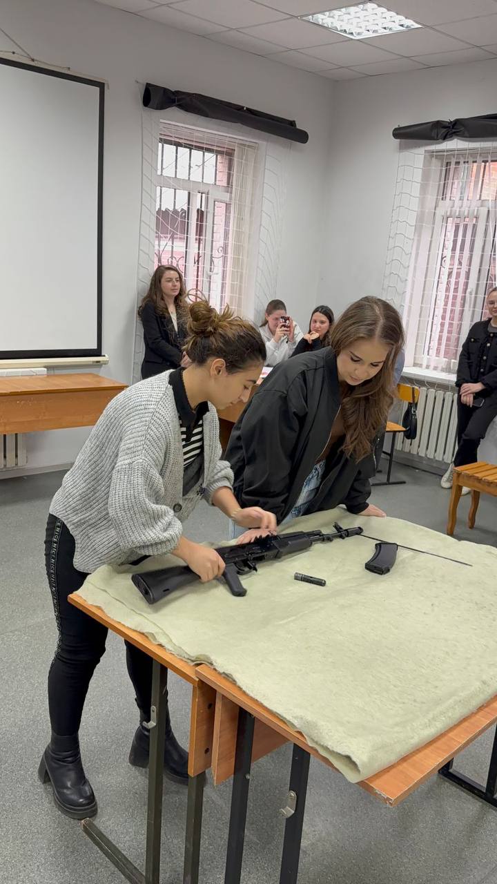 В стенах нашего колледжа прошло праздничное мероприятие, посвященное Дню Конституции РФ.